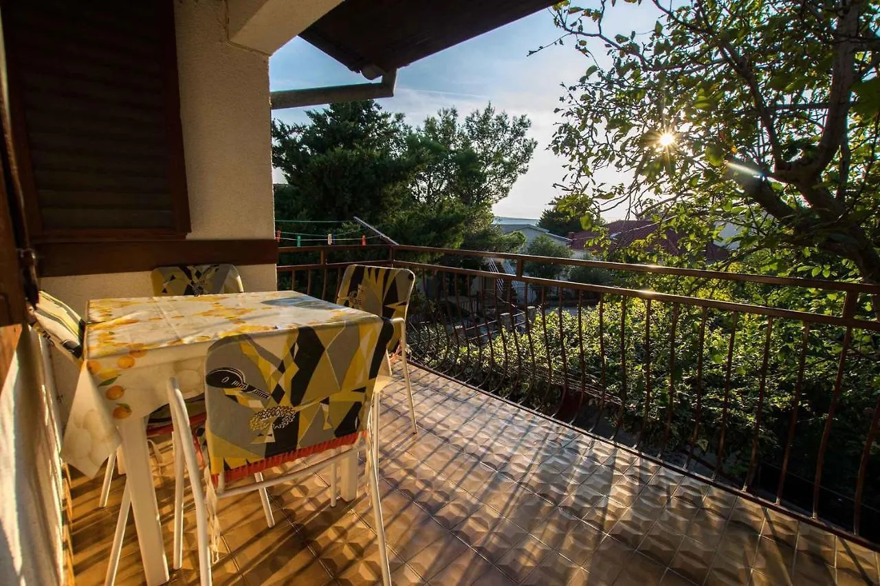 Apartments In Starigrad-Paklenica 6846 Croatia